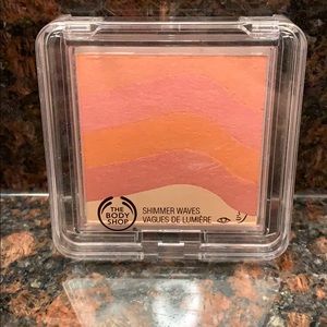 The Body Shop Coral Shimmer Waves